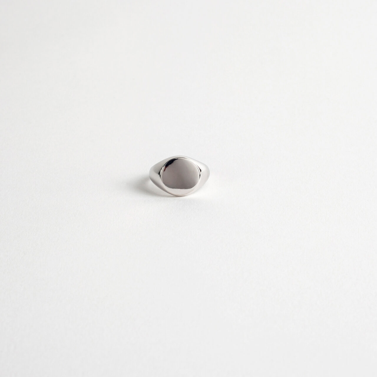 Chevalier Round Silver